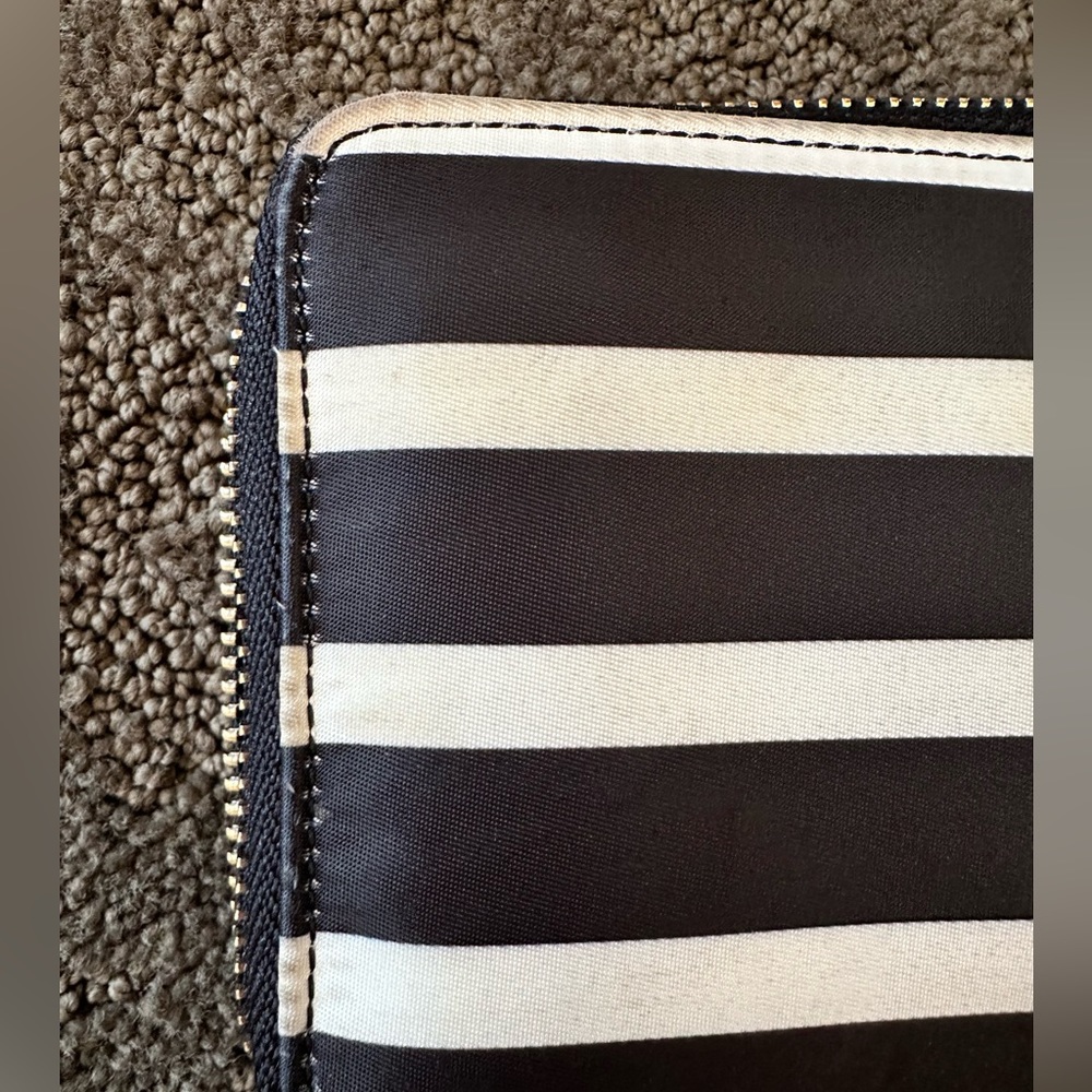 Kate Spade Wallet - Picture 4 of 6